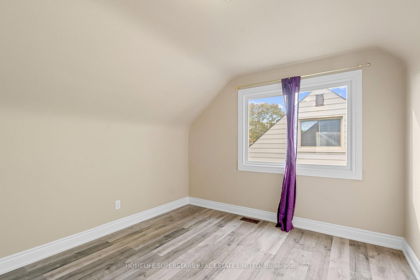 Detached House for sale at 13 Lewis Street, Hamilton, Ontario, L8H 6C3 - McQuesten - MLS: X12977998