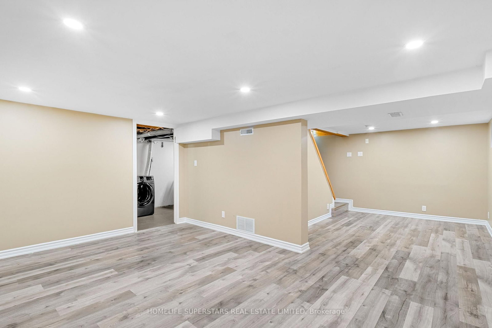 Detached House for sale at 13 Lewis Street, Hamilton, Ontario, L8H 6C3 - McQuesten - MLS: X12977998