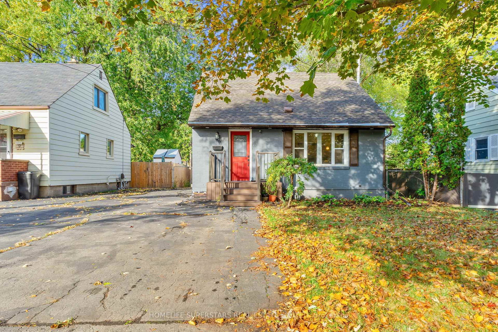 Detached House for sale at 13 Lewis Street, Hamilton, Ontario, L8H 6C3 - McQuesten - MLS: X12977998