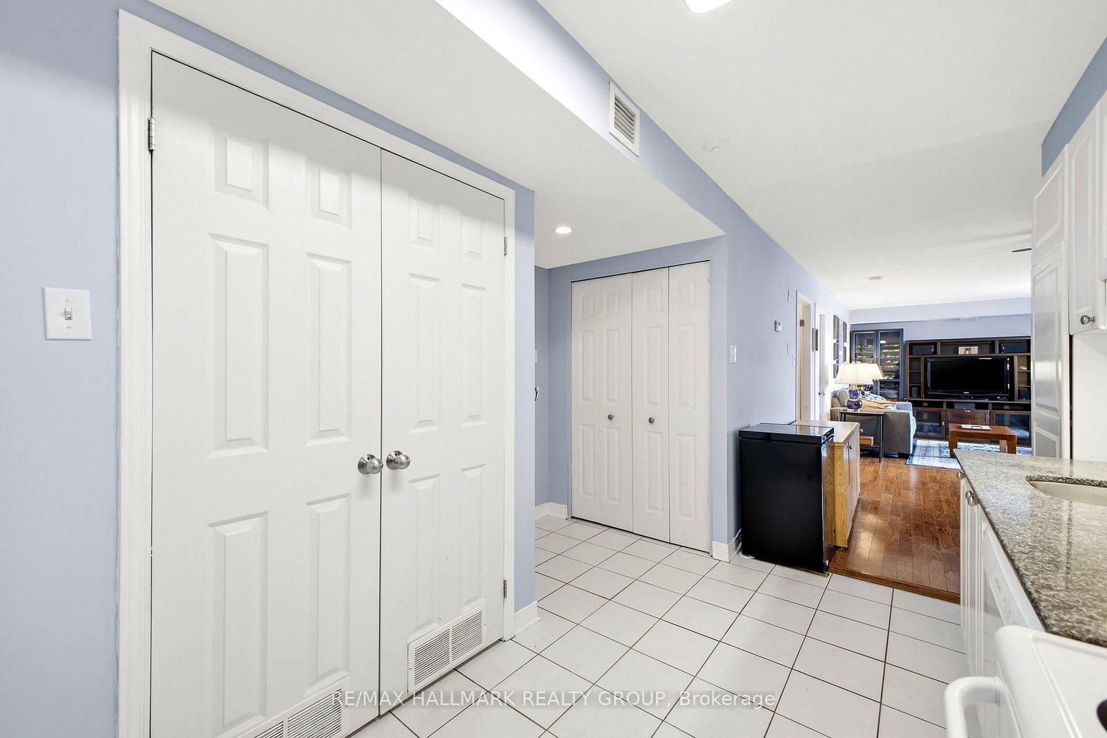 429 Somerset Street W, Unit PH13 - Photo 7