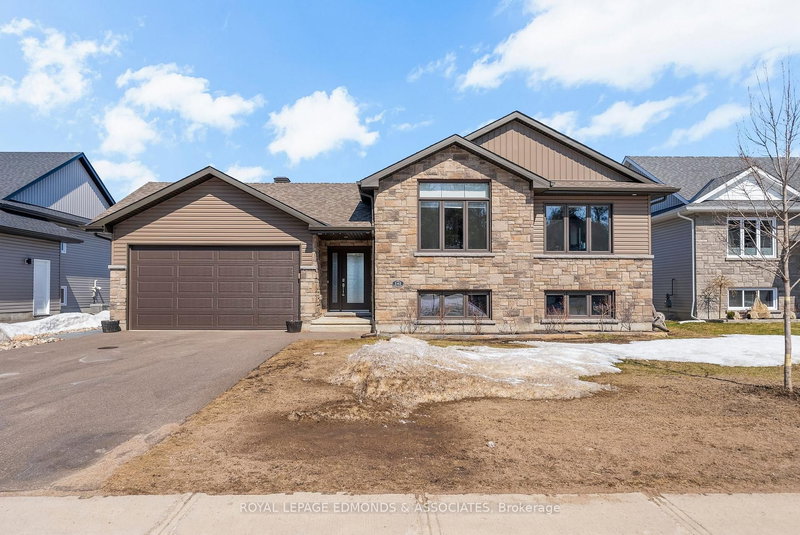 142 Chad St, Petawawa, K8H 0G8 | Image 2