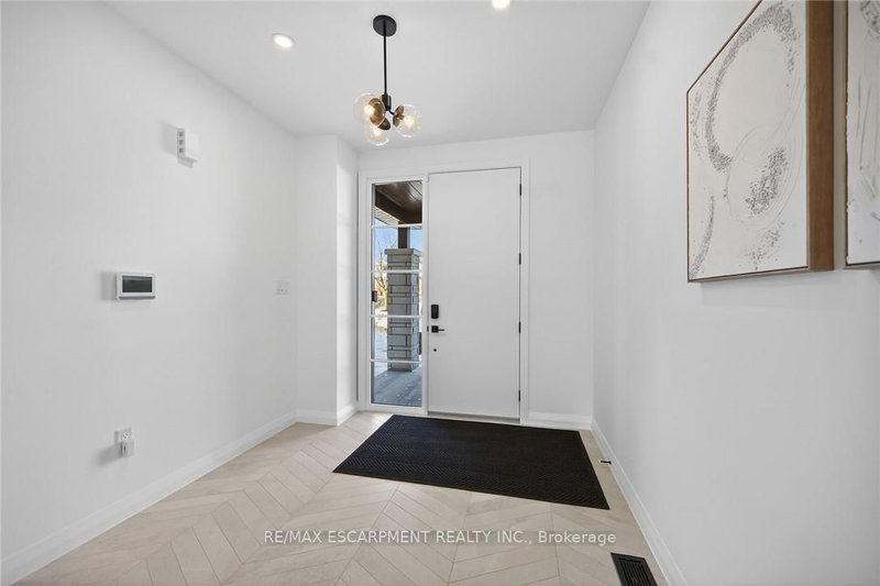 29 Kingfisher Dr, Hamilton, L9A 5A4 | Image 3