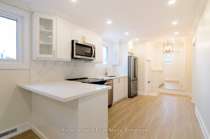 Upper - 1175 Dunsmure Rd, Hamilton, L8H 1K9 | Image 3