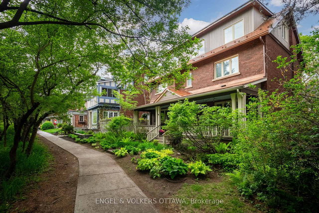 498 Queen Elizabeth Drive