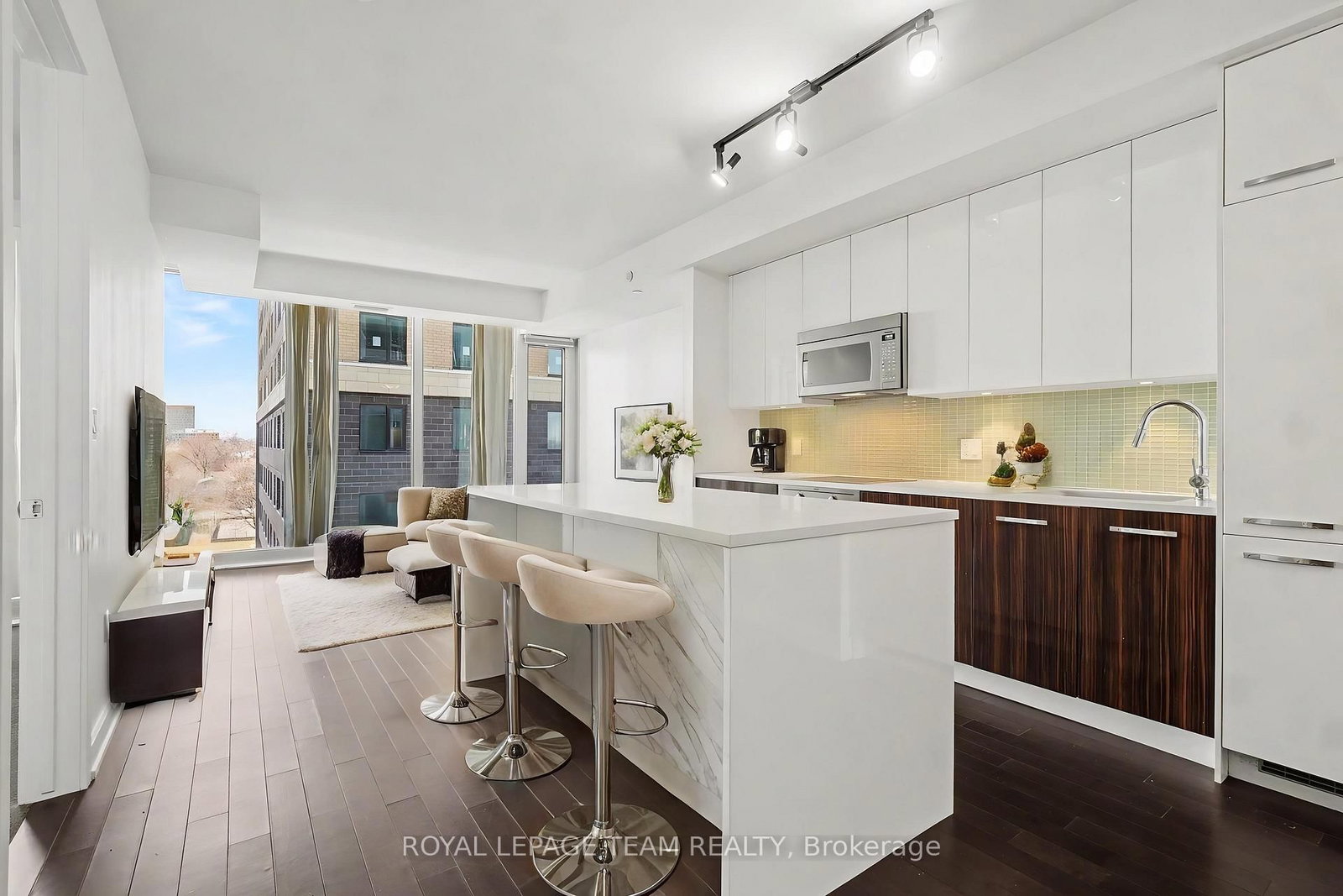 111 Champagne Avenue S, Unit 406 - Photo 9