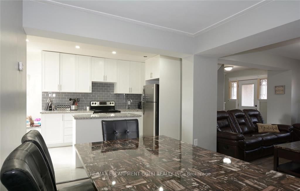 Detached House for sale at 166 Fairfield Avenue, Hamilton, Ontario, L8H 5H4 - Homeside - MLS: X12978212