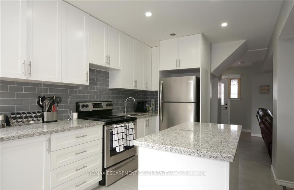 Detached House for sale at 166 Fairfield Avenue, Hamilton, Ontario, L8H 5H4 - Homeside - MLS: X12978212