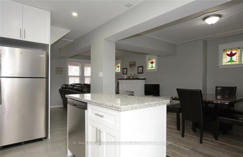 Detached House for sale at 166 Fairfield Avenue, Hamilton, Ontario, L8H 5H4 - Homeside - MLS: X12978212