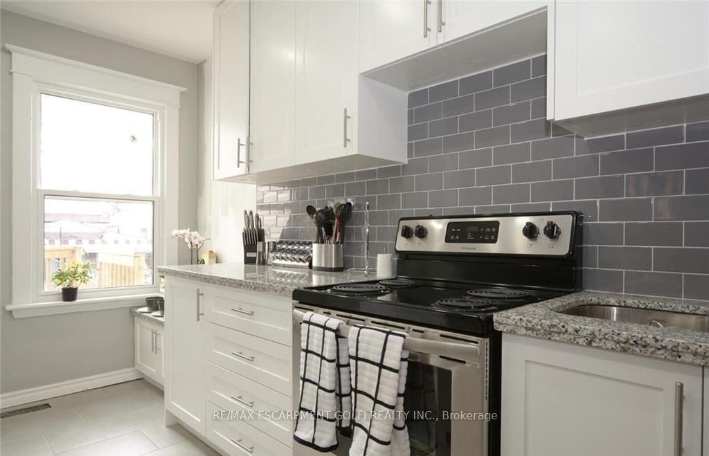 Detached House for sale at 166 Fairfield Avenue, Hamilton, Ontario, L8H 5H4 - Homeside - MLS: X12978212