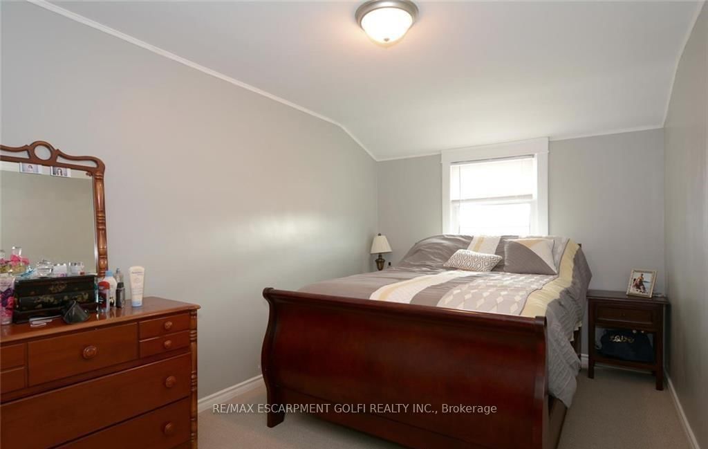 Detached House for sale at 166 Fairfield Avenue, Hamilton, Ontario, L8H 5H4 - Homeside - MLS: X12978212