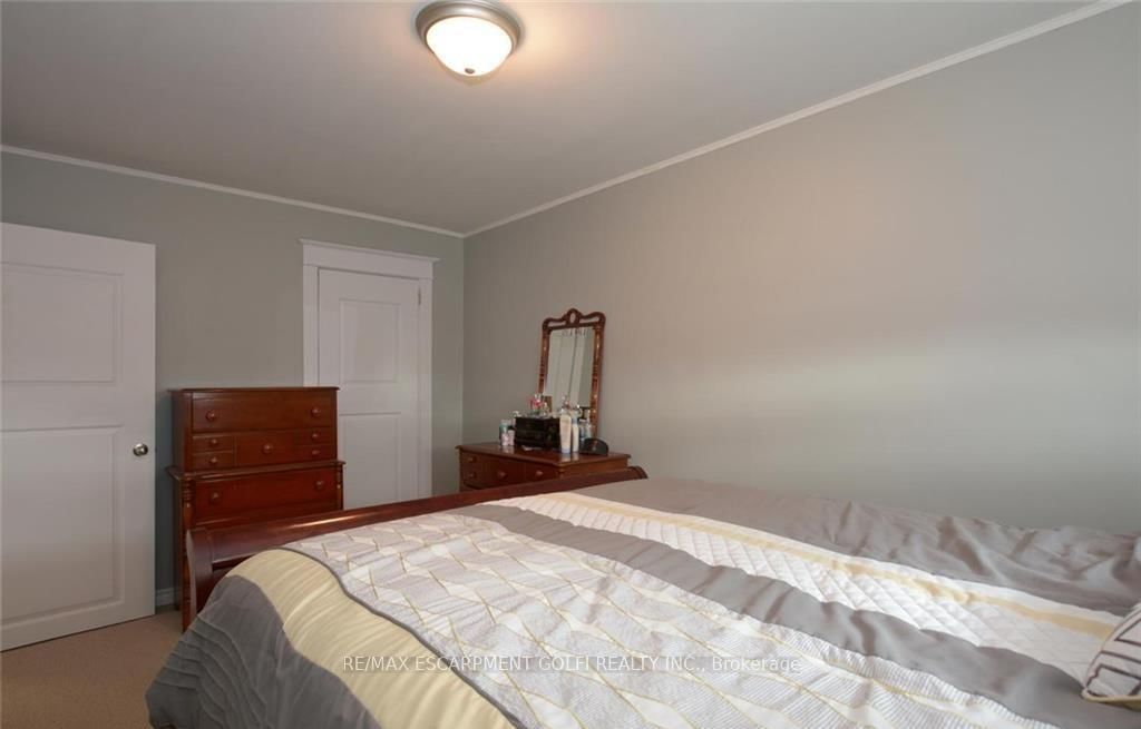 Detached House for sale at 166 Fairfield Avenue, Hamilton, Ontario, L8H 5H4 - Homeside - MLS: X12978212