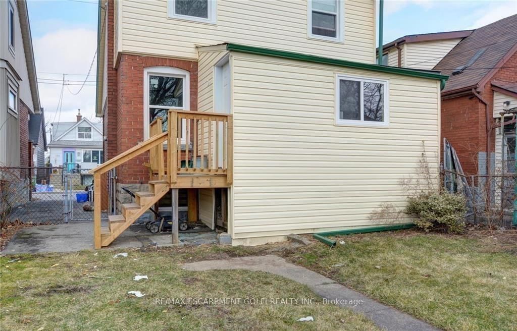 Detached House for sale at 166 Fairfield Avenue, Hamilton, Ontario, L8H 5H4 - Homeside - MLS: X12978212