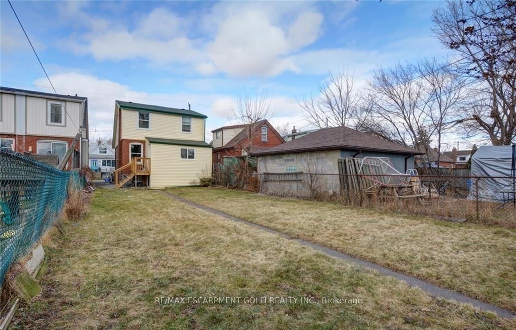 Detached House for sale at 166 Fairfield Avenue, Hamilton, Ontario, L8H 5H4 - Homeside - MLS: X12978212