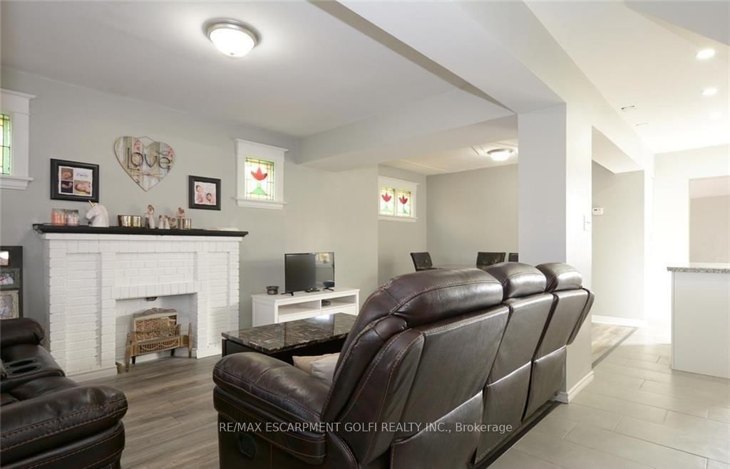 Detached House for sale at 166 Fairfield Avenue, Hamilton, Ontario, L8H 5H4 - Homeside - MLS: X12978212