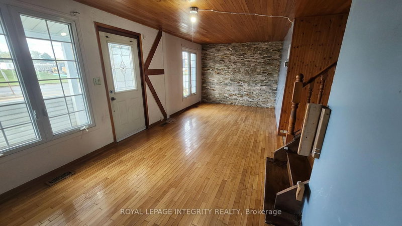 360 Ninth St W, Cornwall, K6J 3A7 | Image 3