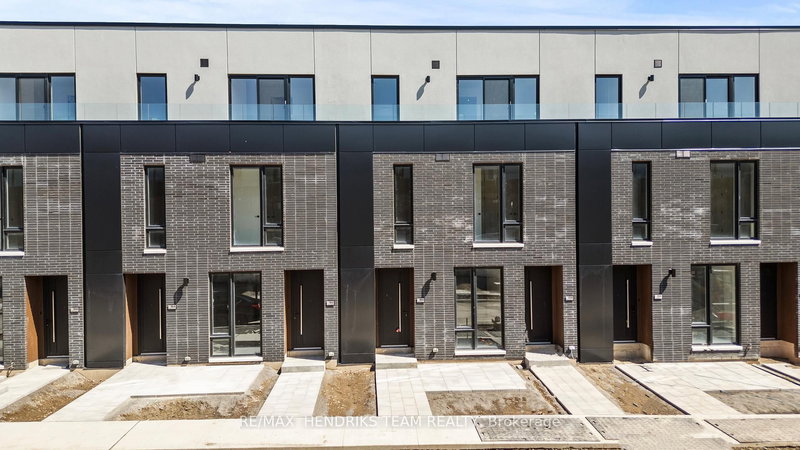 home for lease on 160 Everett Common
