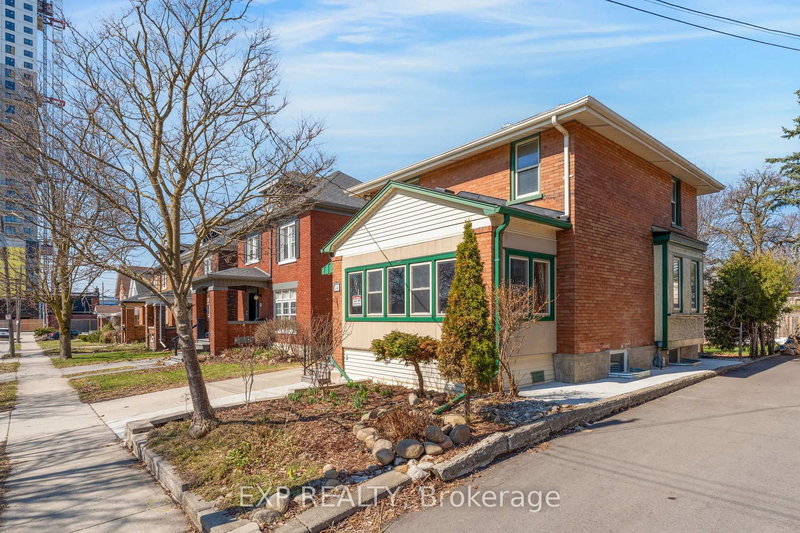 24 ONWARD Ave, Kitchener, N2H 3J7 | Image 2