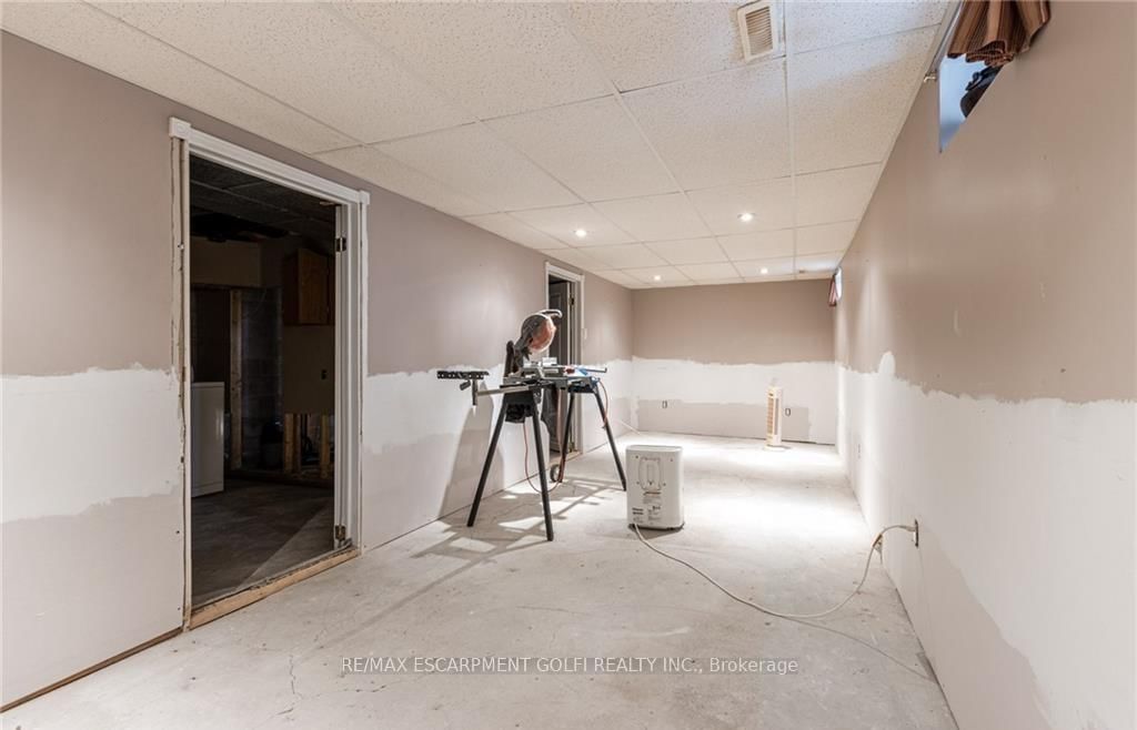 Detached House for sale at 810 Tate Avenue, Hamilton, Ontario, L8H 6M2 - Parkview - MLS: X12978296