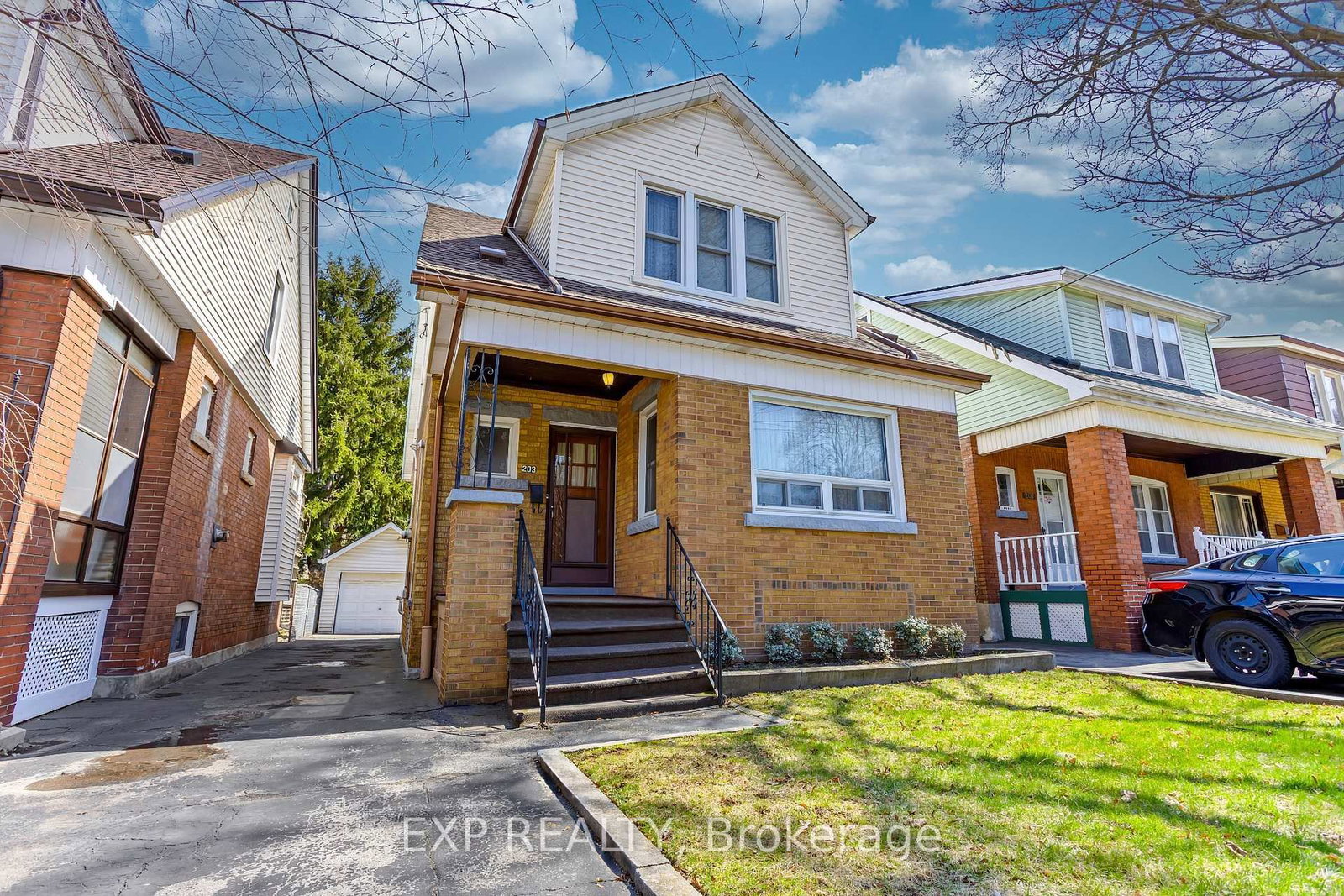 Detached House for sale at 203 Balmoral Avenue, Hamilton, Ontario, L8M 3K5 - Delta - MLS: X12978330