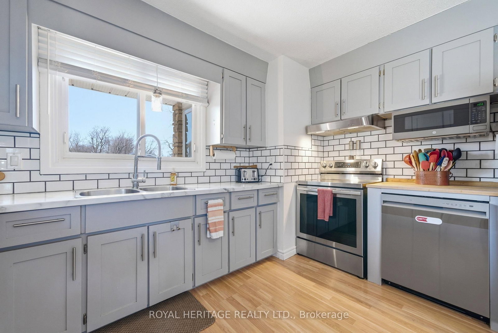 Detached House for sale at 18 Panelas Crescent, Quinte West, Ontario, K8V 6A5 - Trenton Ward - MLS: X12978368