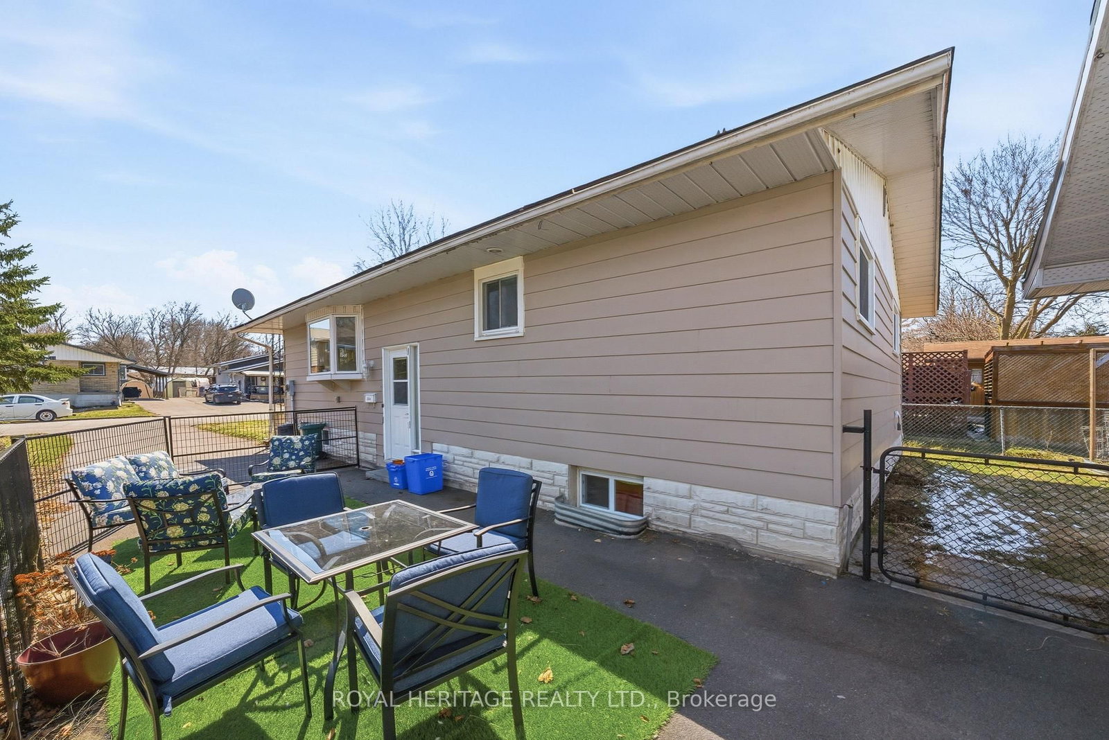 Detached House for sale at 18 Panelas Crescent, Quinte West, Ontario, K8V 6A5 - Trenton Ward - MLS: X12978368