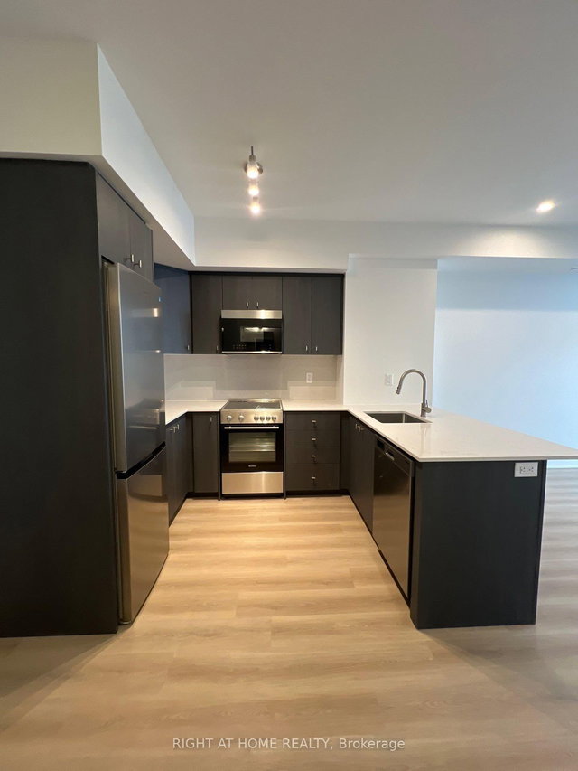 1211 - 25 Wellington Street