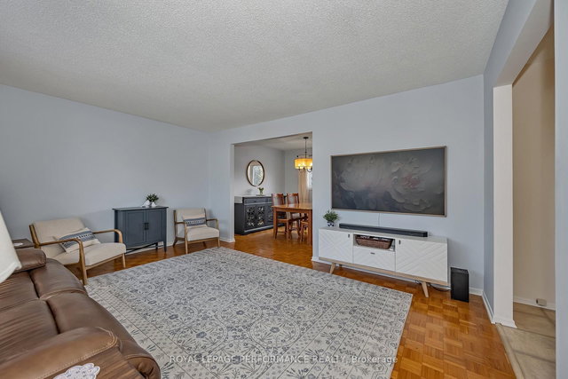 372 Phoenix Crescent