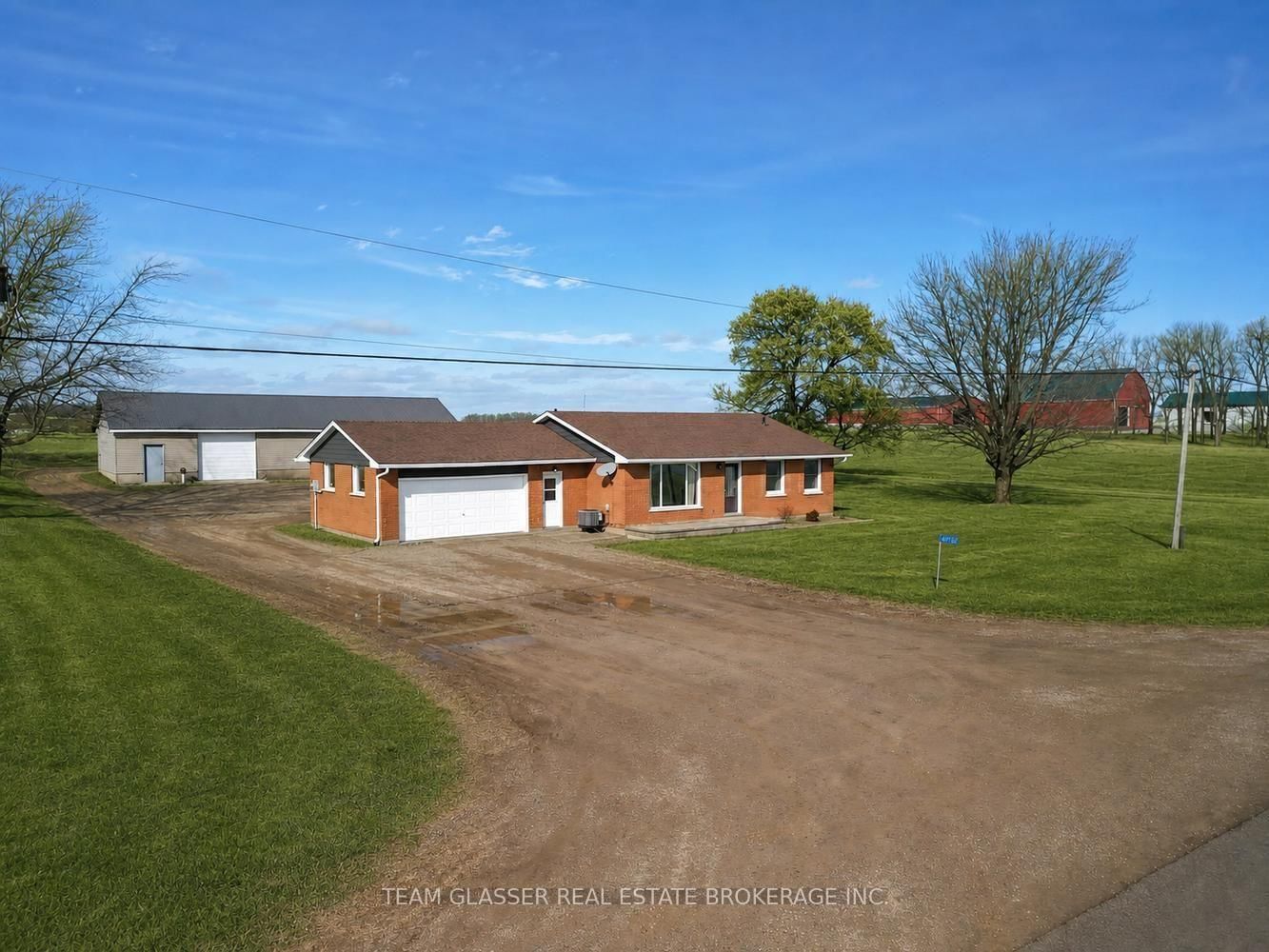 49728 LYONS LINE Road • Malahide, ON photo 2