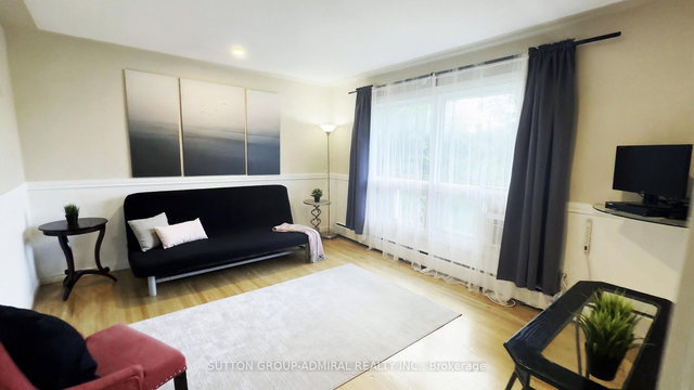 165 King Edward Avenue