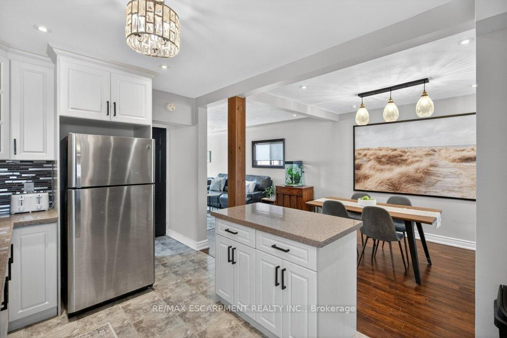 Detached House for sale at 86 Barons Avenue, Hamilton, Ontario, L8H 5A4 - Homeside - MLS: X12978486