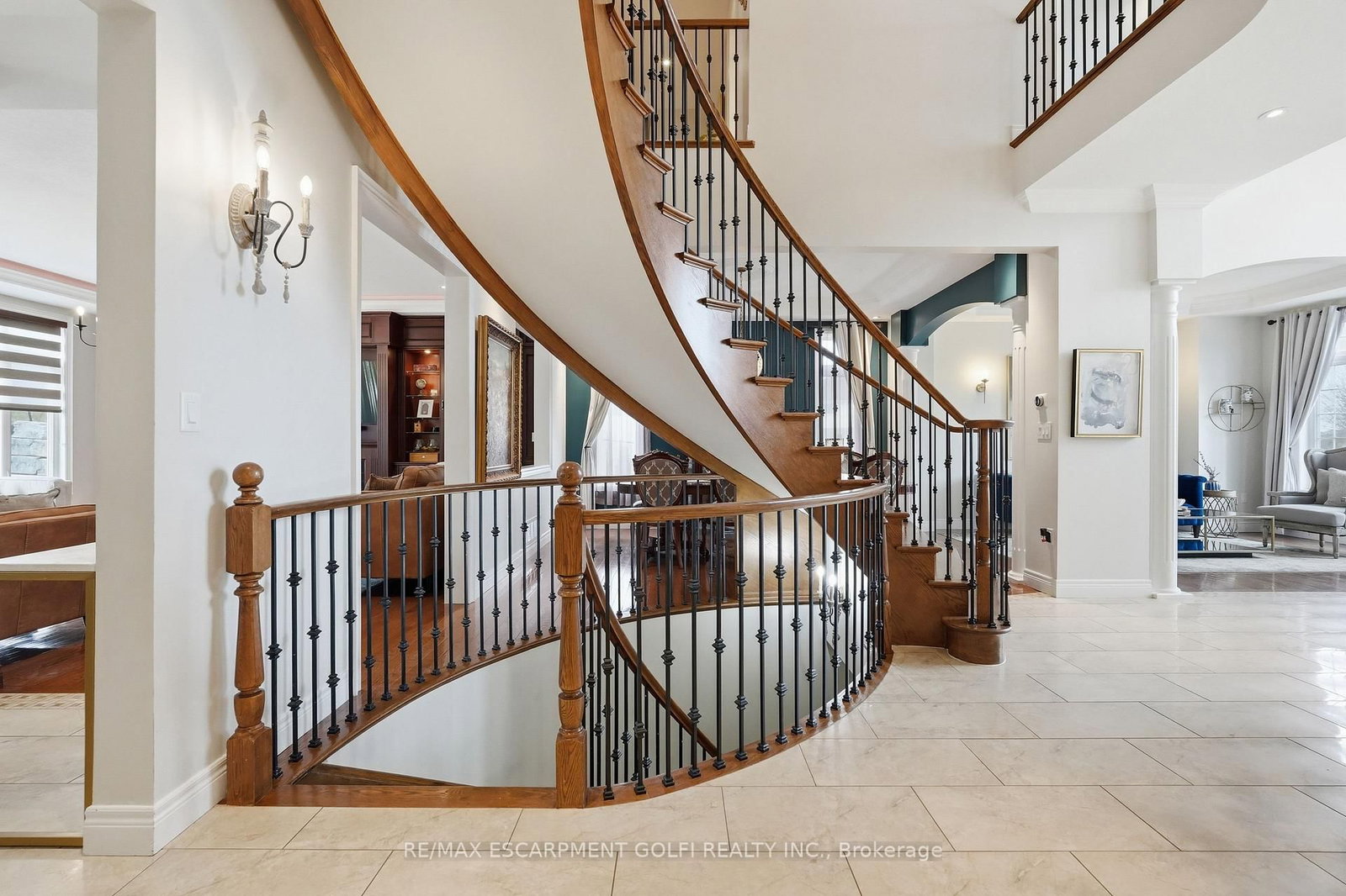 Detached House for sale at 240 Cloverleaf Drive, Hamilton, Ontario, L9K 1T2 - Meadowlands - MLS: X12978734