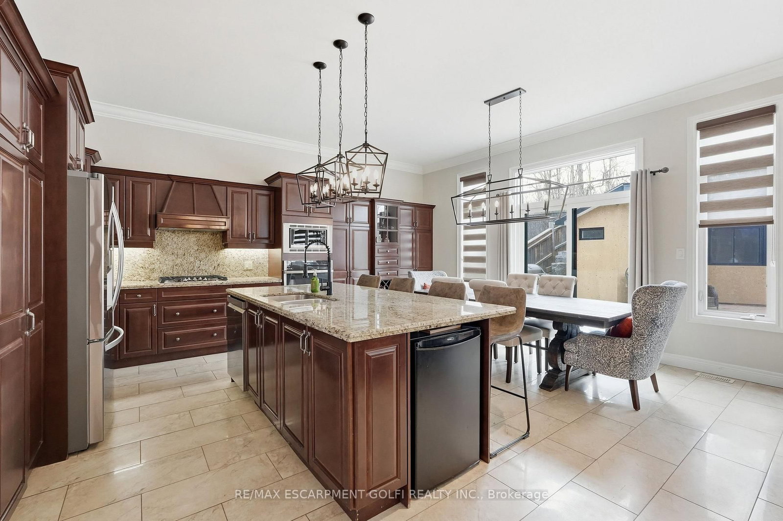 Detached House for sale at 240 Cloverleaf Drive, Hamilton, Ontario, L9K 1T2 - Meadowlands - MLS: X12978734