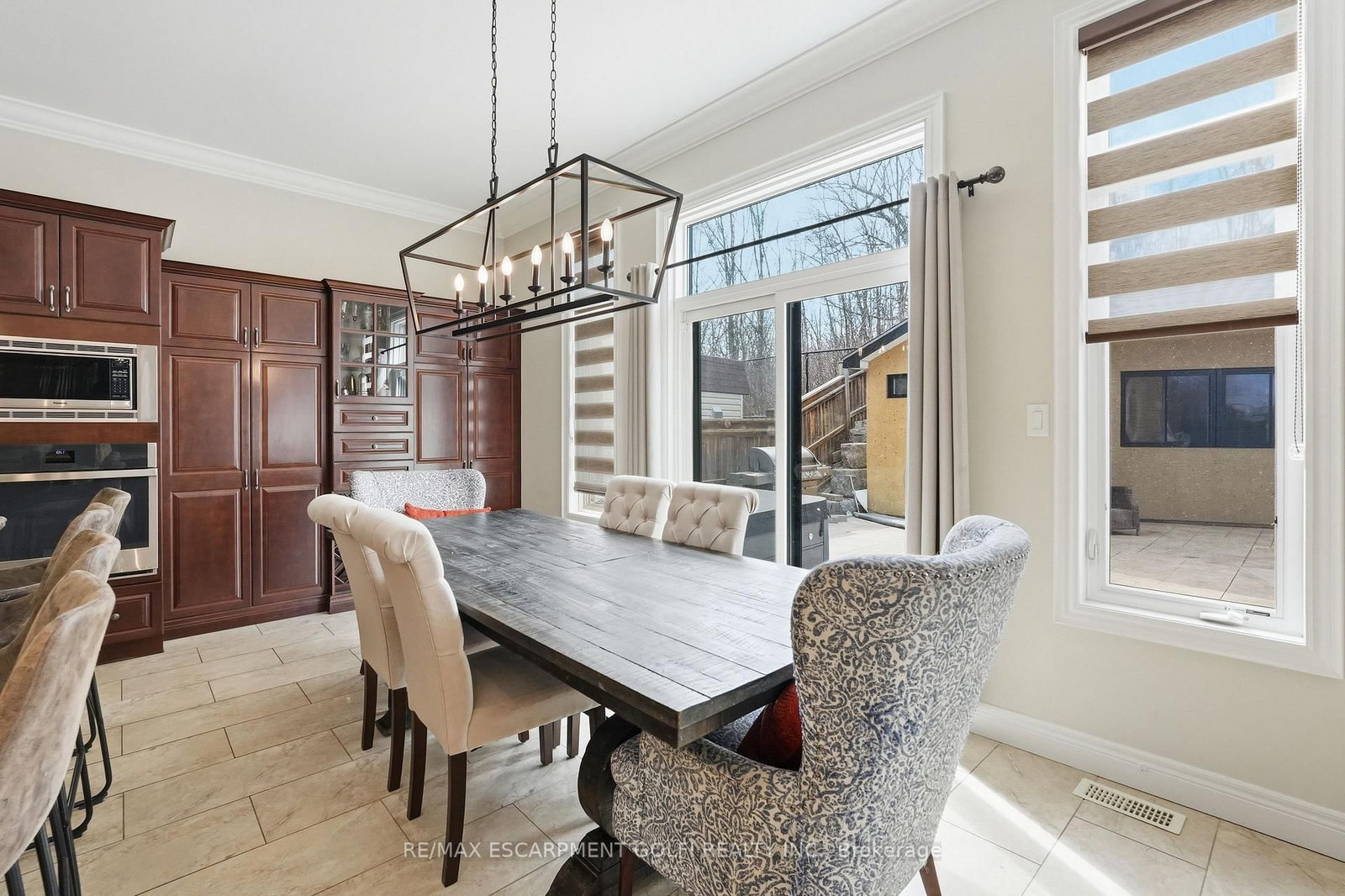 Detached House for sale at 240 Cloverleaf Drive, Hamilton, Ontario, L9K 1T2 - Meadowlands - MLS: X12978734