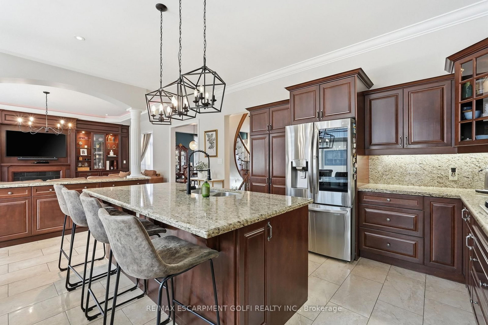 Detached House for sale at 240 Cloverleaf Drive, Hamilton, Ontario, L9K 1T2 - Meadowlands - MLS: X12978734