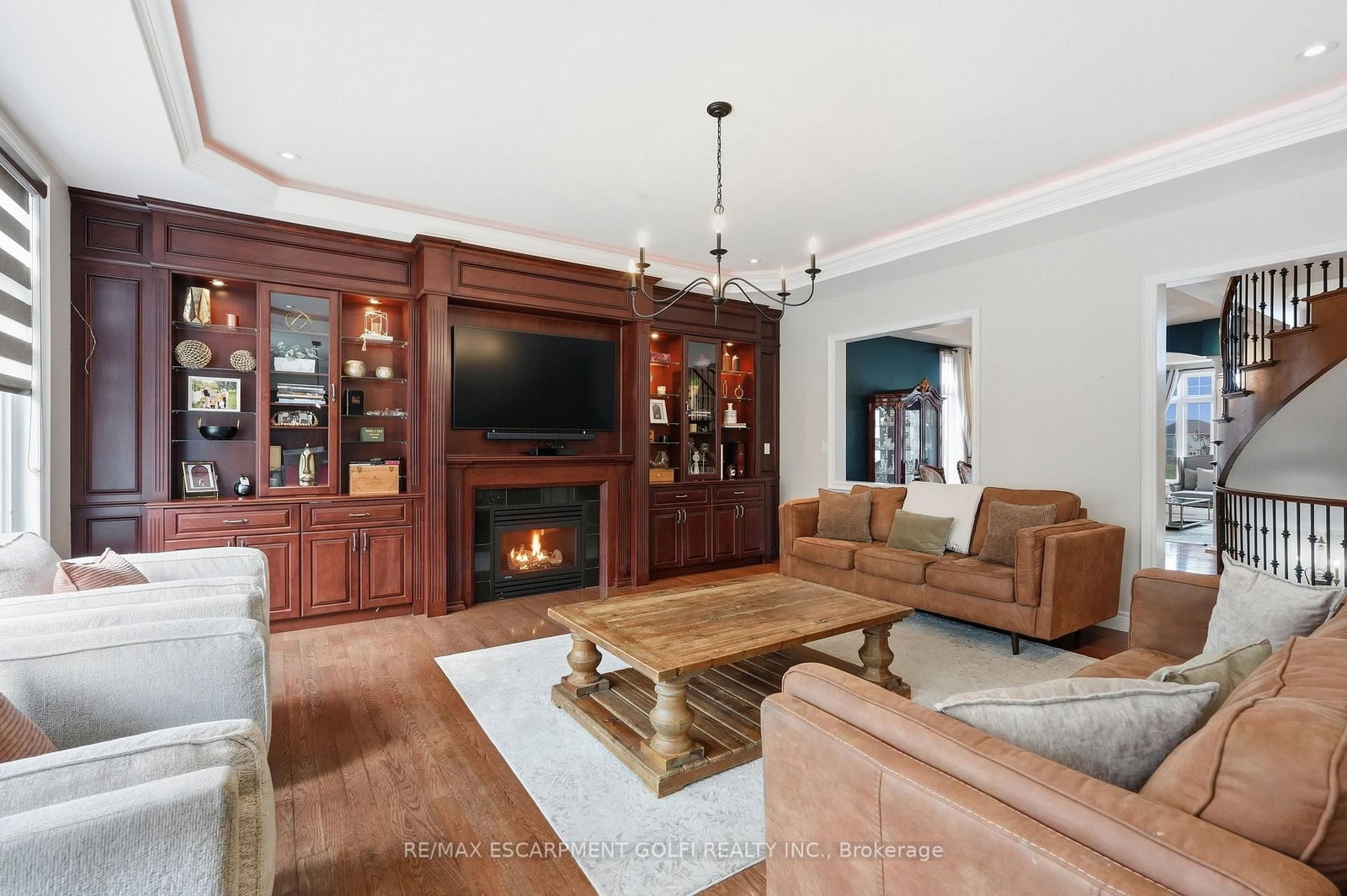 Detached House for sale at 240 Cloverleaf Drive, Hamilton, Ontario, L9K 1T2 - Meadowlands - MLS: X12978734