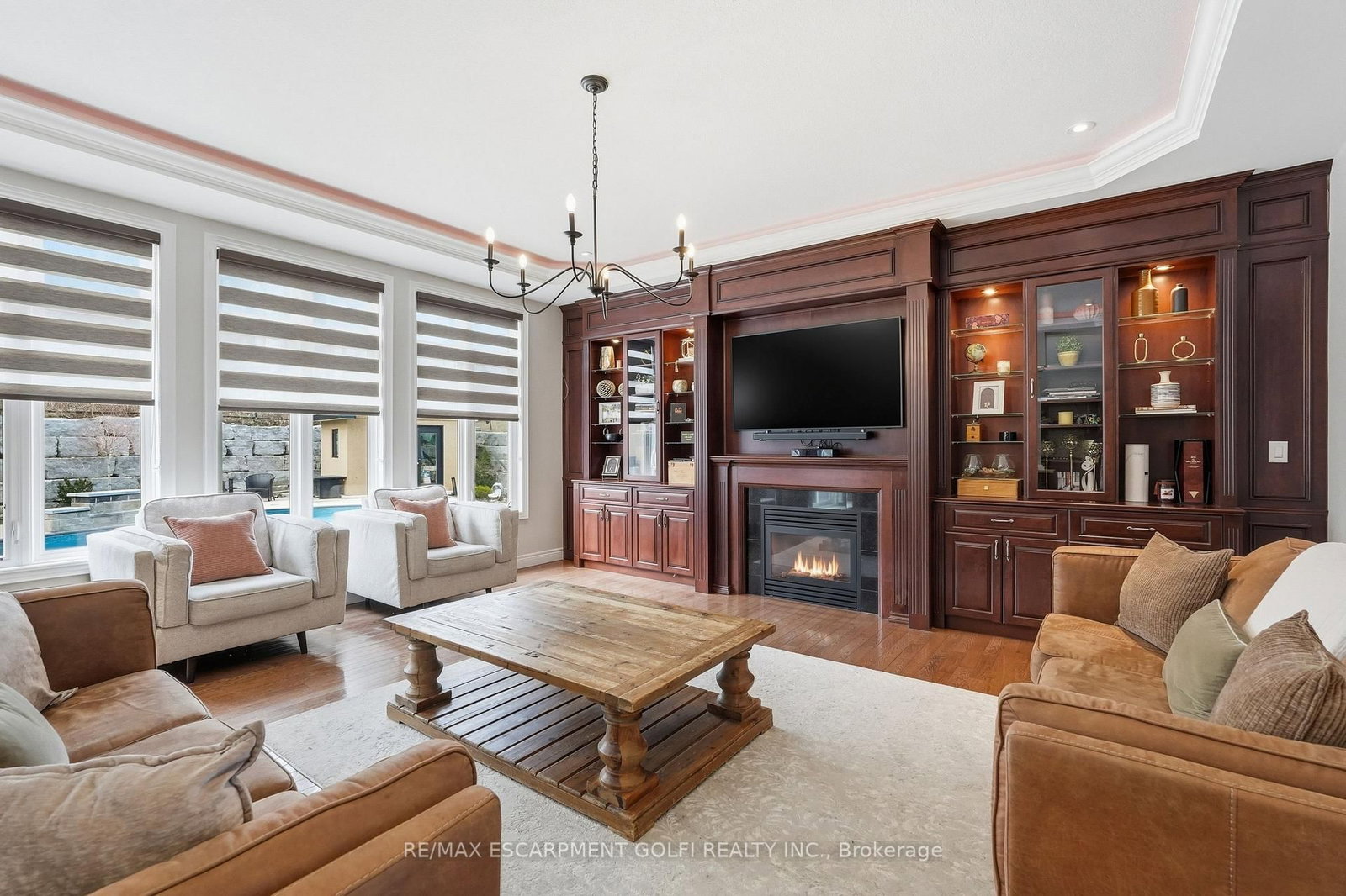 Detached House for sale at 240 Cloverleaf Drive, Hamilton, Ontario, L9K 1T2 - Meadowlands - MLS: X12978734