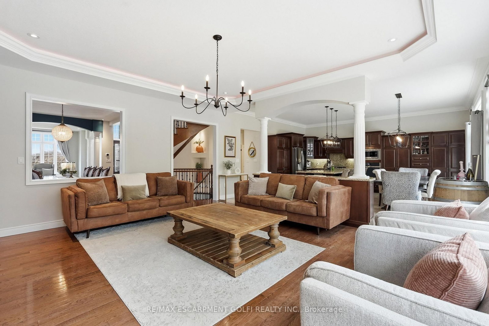 Detached House for sale at 240 Cloverleaf Drive, Hamilton, Ontario, L9K 1T2 - Meadowlands - MLS: X12978734