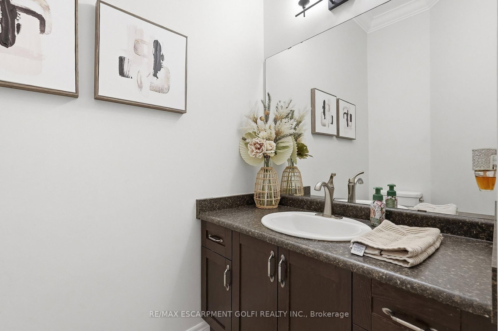 Detached House for sale at 240 Cloverleaf Drive, Hamilton, Ontario, L9K 1T2 - Meadowlands - MLS: X12978734