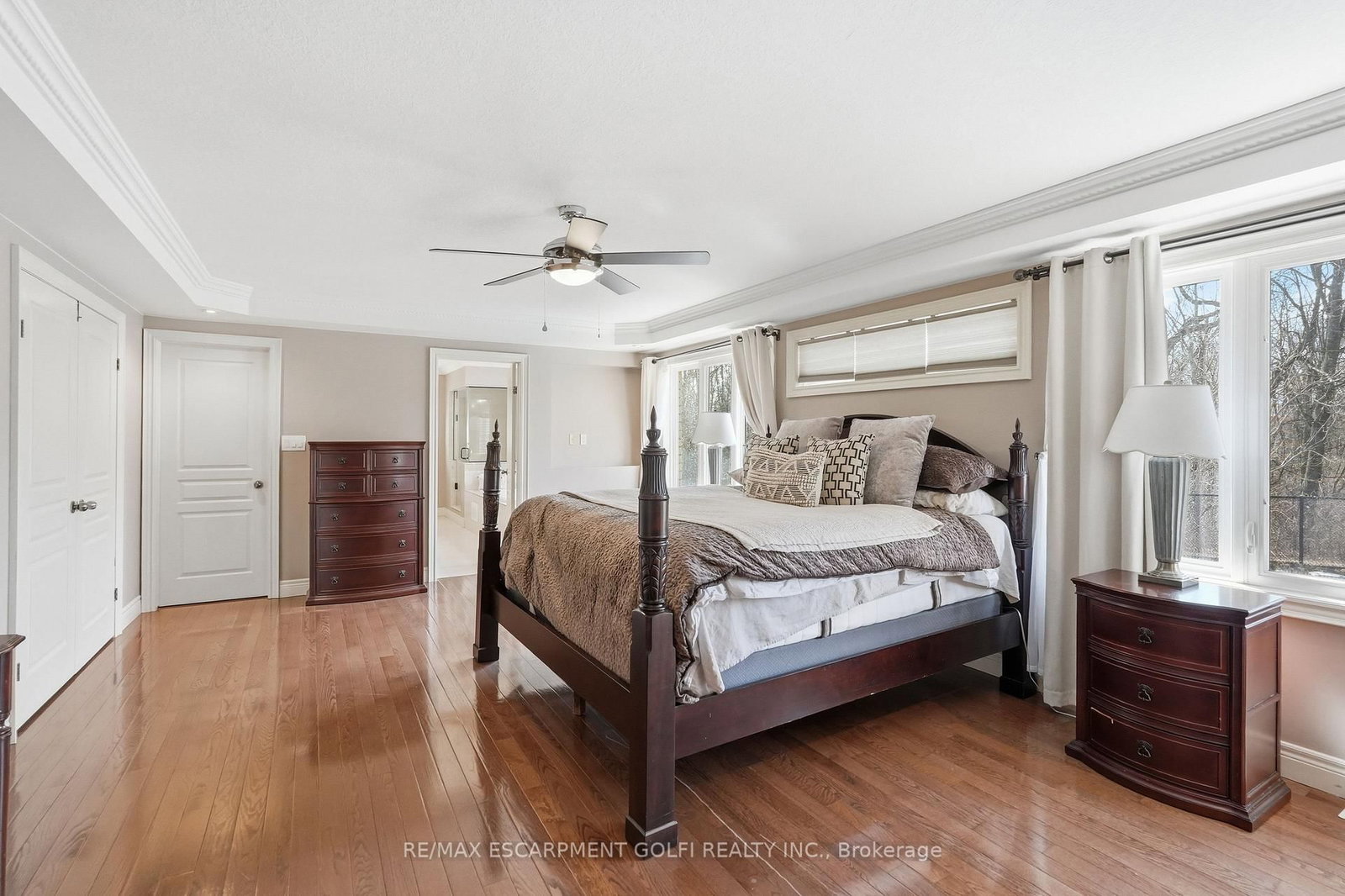 Detached House for sale at 240 Cloverleaf Drive, Hamilton, Ontario, L9K 1T2 - Meadowlands - MLS: X12978734