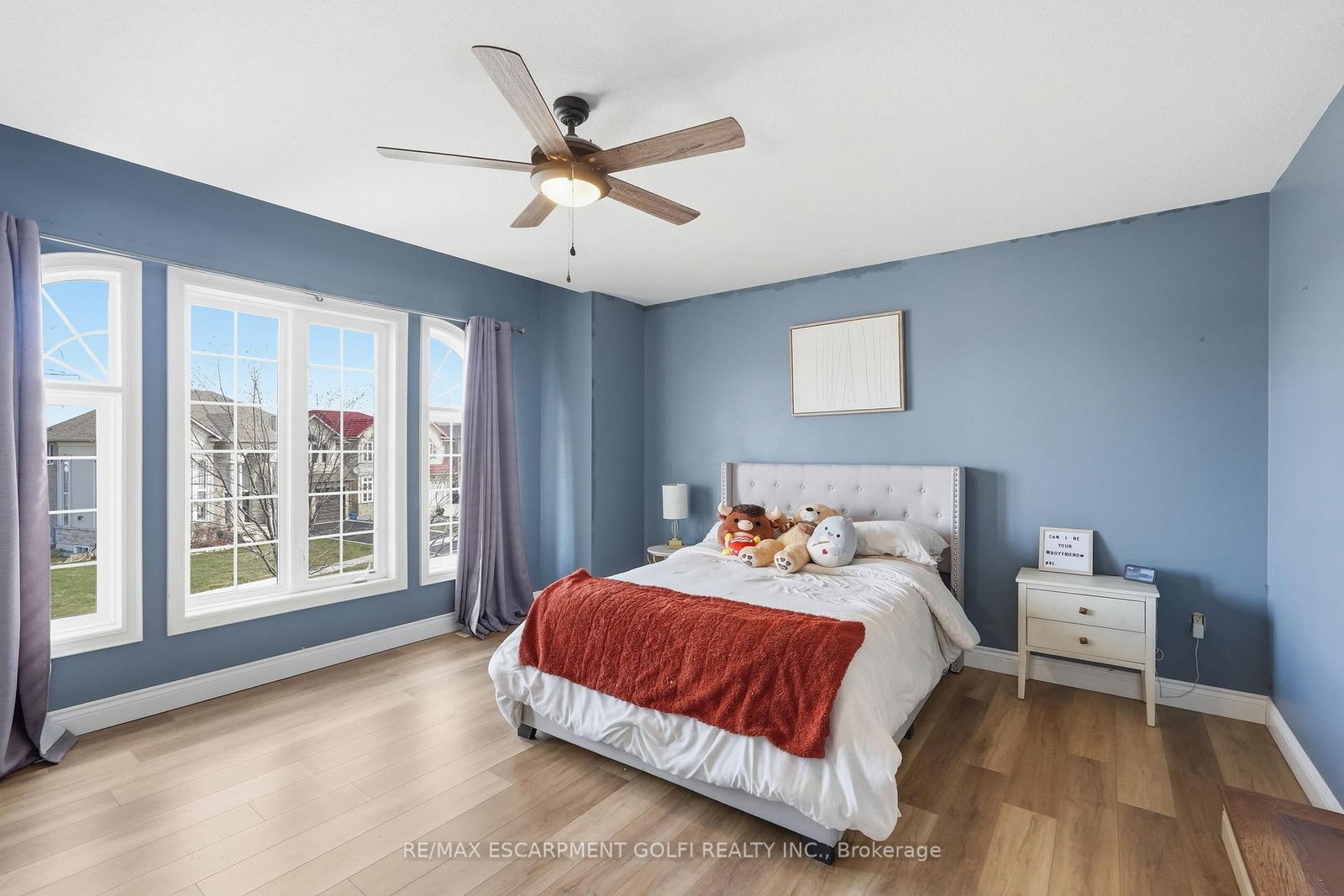 Detached House for sale at 240 Cloverleaf Drive, Hamilton, Ontario, L9K 1T2 - Meadowlands - MLS: X12978734