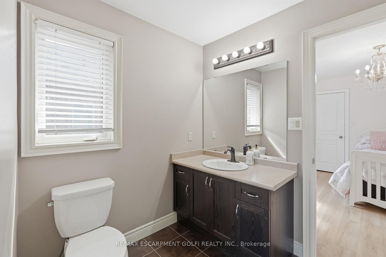 Detached House for sale at 240 Cloverleaf Drive, Hamilton, Ontario, L9K 1T2 - Meadowlands - MLS: X12978734