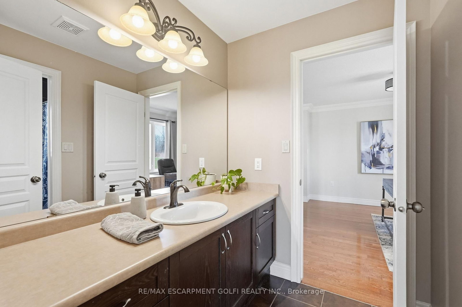 Detached House for sale at 240 Cloverleaf Drive, Hamilton, Ontario, L9K 1T2 - Meadowlands - MLS: X12978734