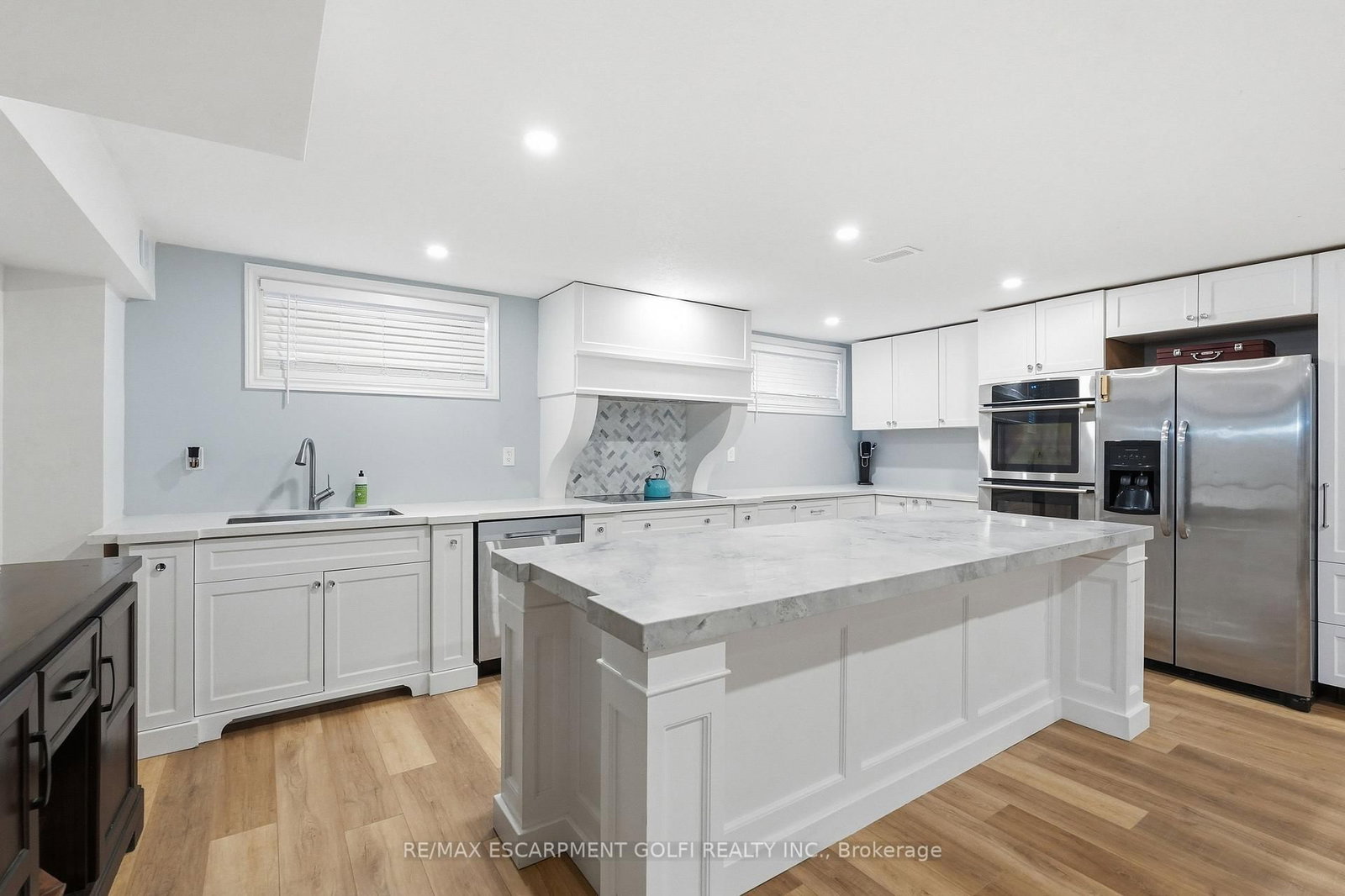 Detached House for sale at 240 Cloverleaf Drive, Hamilton, Ontario, L9K 1T2 - Meadowlands - MLS: X12978734