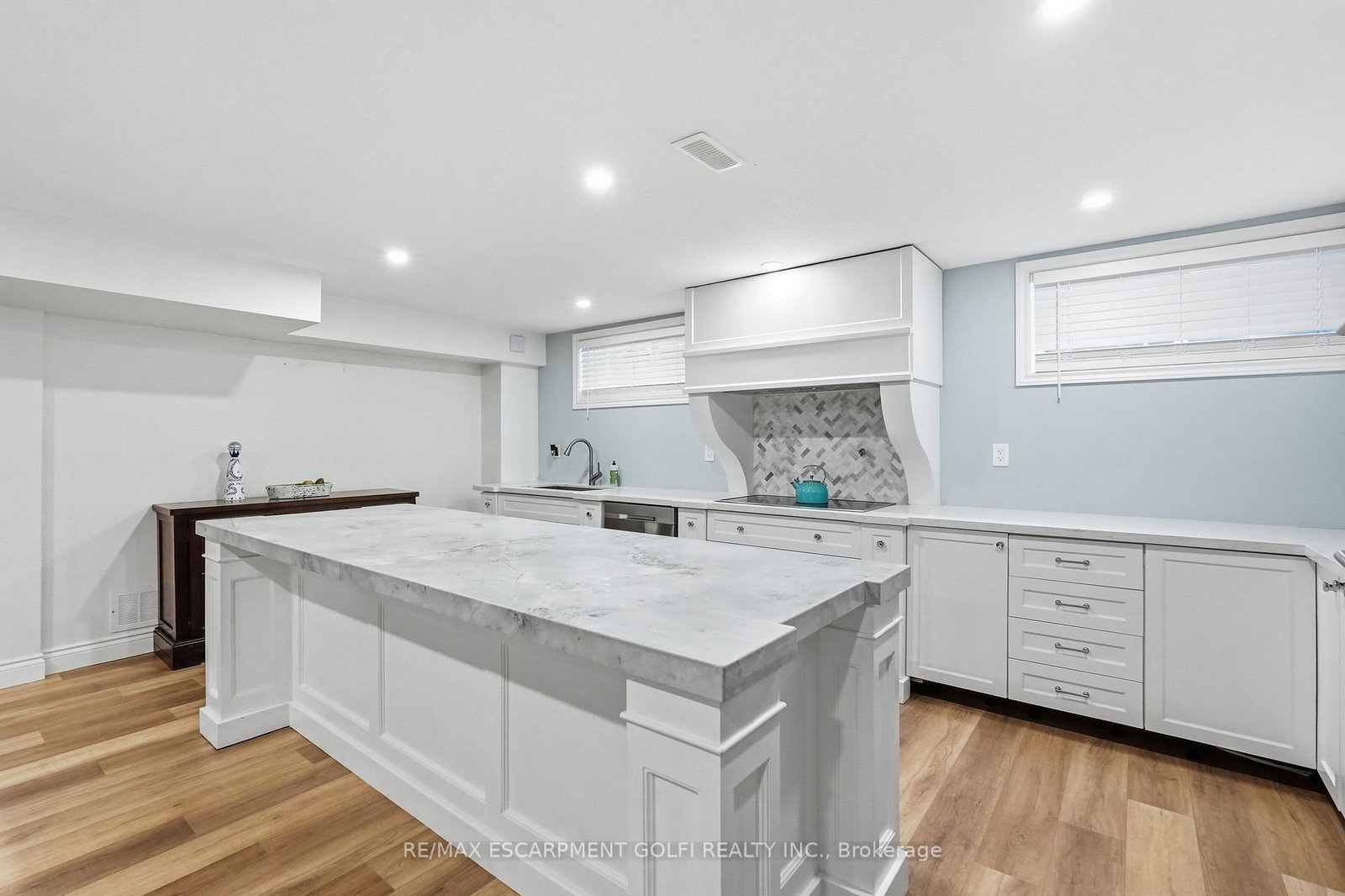 Detached House for sale at 240 Cloverleaf Drive, Hamilton, Ontario, L9K 1T2 - Meadowlands - MLS: X12978734