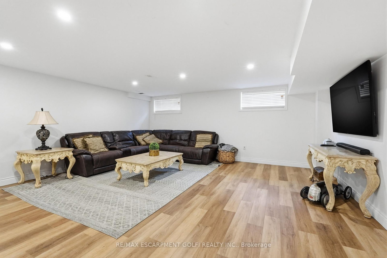 Detached House for sale at 240 Cloverleaf Drive, Hamilton, Ontario, L9K 1T2 - Meadowlands - MLS: X12978734