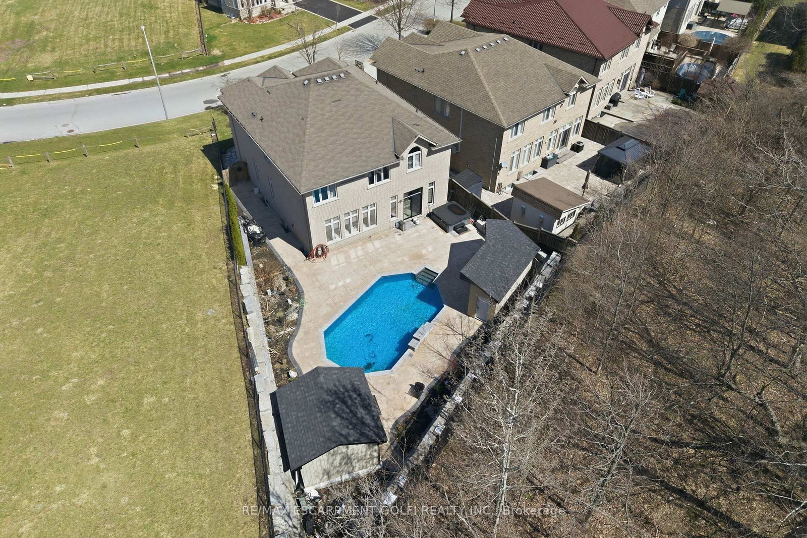 Detached House for sale at 240 Cloverleaf Drive, Hamilton, Ontario, L9K 1T2 - Meadowlands - MLS: X12978734