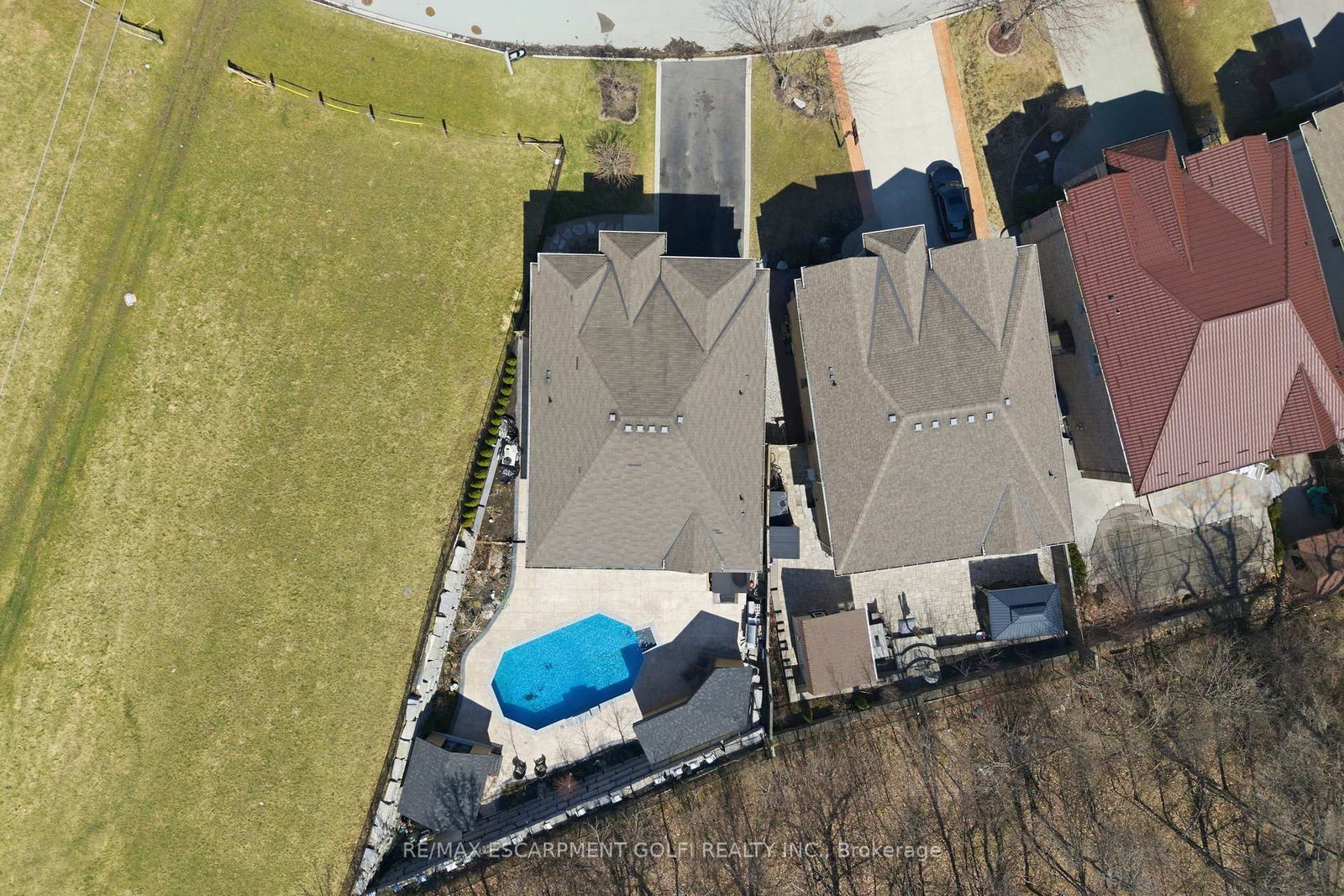 Detached House for sale at 240 Cloverleaf Drive, Hamilton, Ontario, L9K 1T2 - Meadowlands - MLS: X12978734