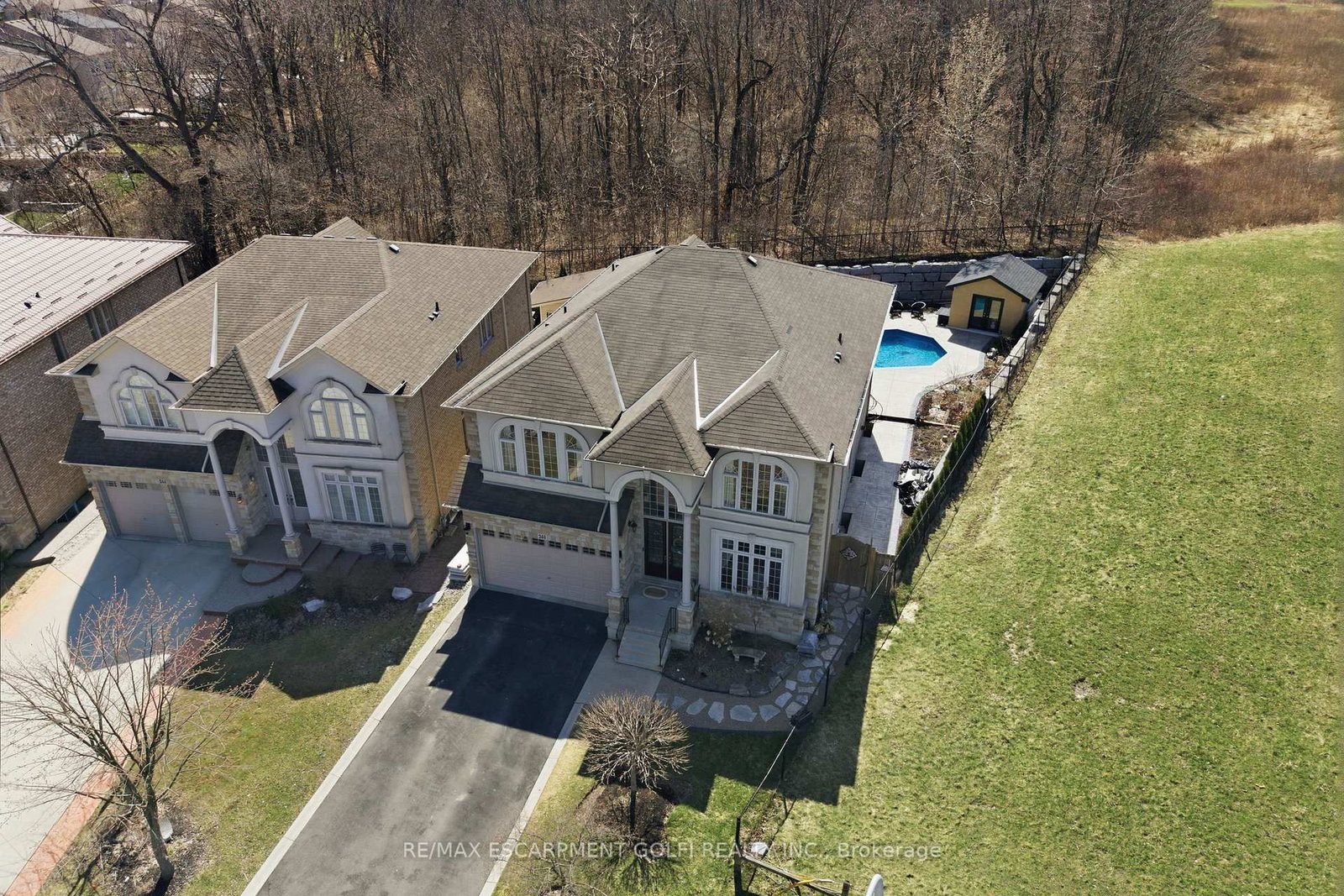 Detached House for sale at 240 Cloverleaf Drive, Hamilton, Ontario, L9K 1T2 - Meadowlands - MLS: X12978734