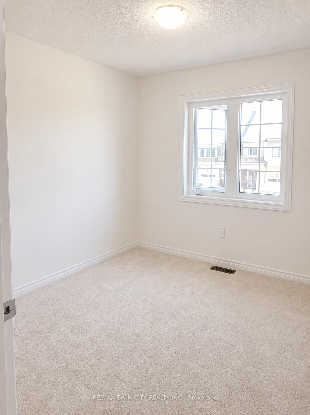 153 Flagg Avenue - Photo 12