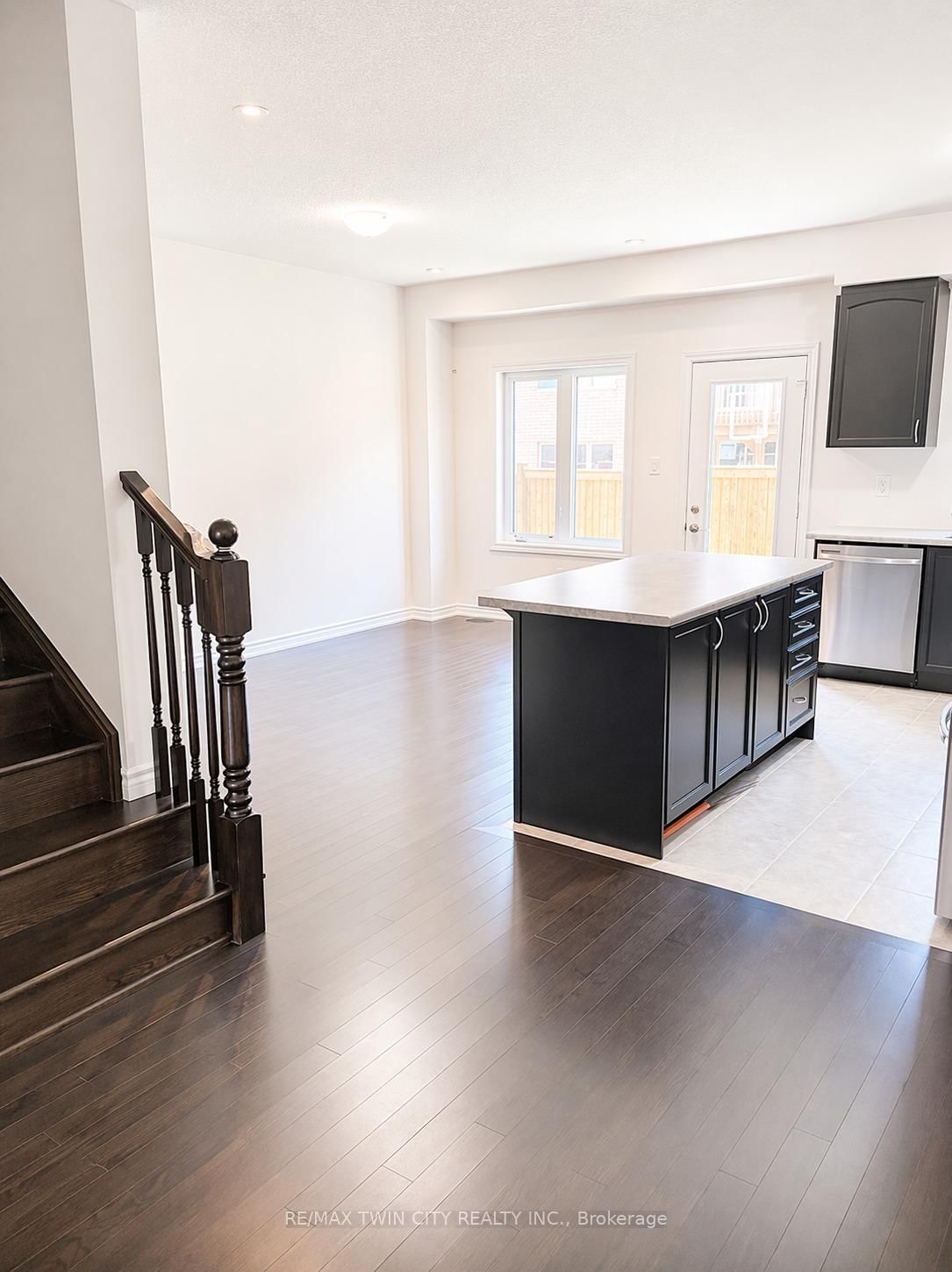 153 Flagg Avenue - Photo 4